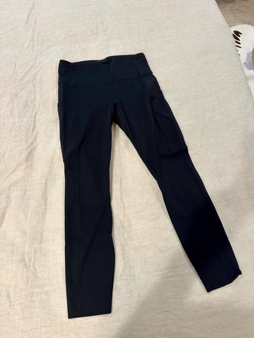 Lululemon Black High Rise Leggings Size 6 | Side Pockets
